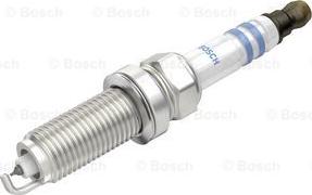 BOSCH 0 242 135 811 - Свеча зажигания autodnr.net