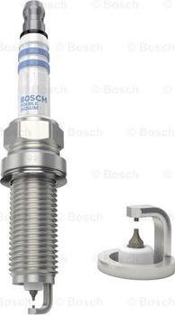 BOSCH 0 242 140 555 - Свеча зажигания autodnr.net