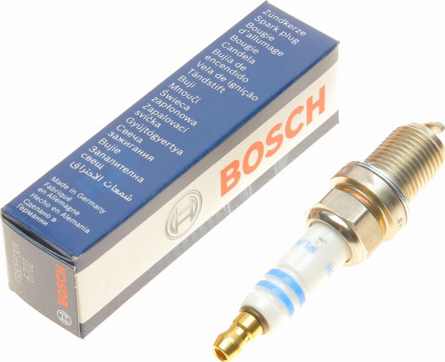 BOSCH 0 242 230 557 - Свеча зажигания avtokuzovplus.com.ua