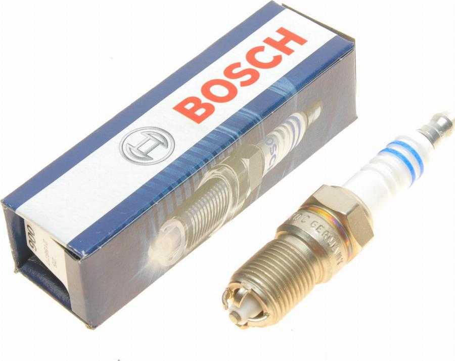 BOSCH 0 242 235 607 - Свеча зажигания autodnr.net