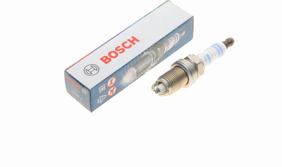 BOSCH 0 242 235 668 - Свеча зажигания avtokuzovplus.com.ua