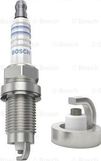 BOSCH 0 242 235 692 - Свеча зажигания autodnr.net