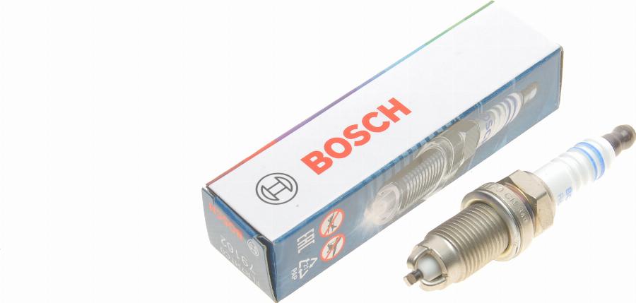 BOSCH 0 242 235 788 - Свічка запалювання autocars.com.ua