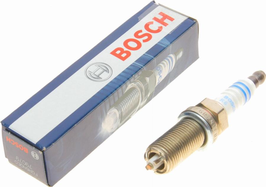 BOSCH 0 242 240 635 - Свеча зажигания avtokuzovplus.com.ua