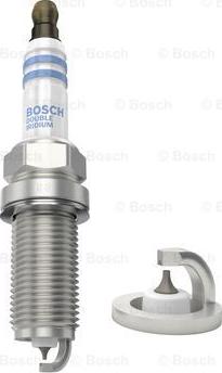 BOSCH 0 242 240 715 - Свеча зажигания autodnr.net