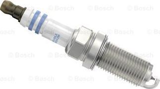 BOSCH 0 242 240 715 - Свеча зажигания autodnr.net