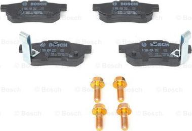 BOSCH 0 986 494 392 - Тормозные колодки, дисковые, комплект autodnr.net