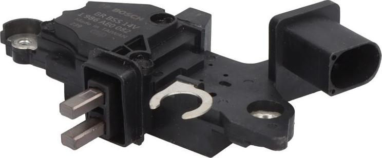 BOSCH 1 986 AE0 082 - Регулятор напруги генератора autocars.com.ua