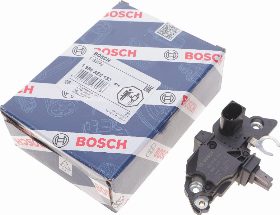 BOSCH 1 986 AE0 133 - Регулятор напруги генератора autocars.com.ua