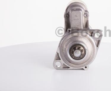 BOSCH F 000 CD0 8A1 - Стартер autocars.com.ua