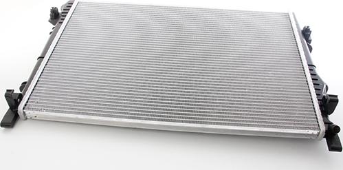 BSG BSG 25-520-032 - Радіатор, охолодження двигуна autocars.com.ua