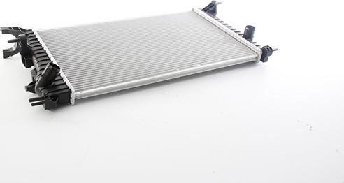 BSG BSG 75-520-012 - Радіатор, охолодження двигуна autocars.com.ua