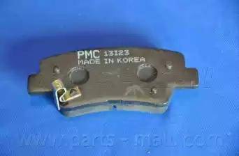 Parts-Mall PKB-037-S - Тормозные колодки, дисковые, комплект autodnr.net