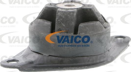 VAICO V10-1105 - Подушка, підвіска двигуна autocars.com.ua