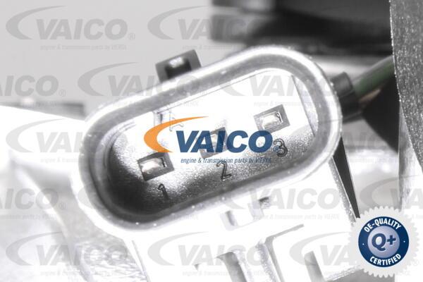 VAICO V30-8357 - Патрубок, впускний колектор autocars.com.ua