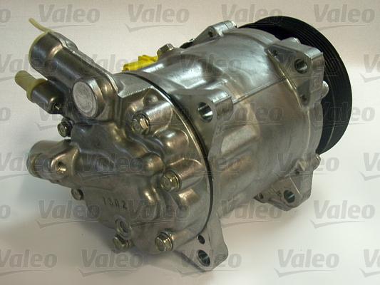 Valeo 813713 - Компресор, кондиціонер autocars.com.ua