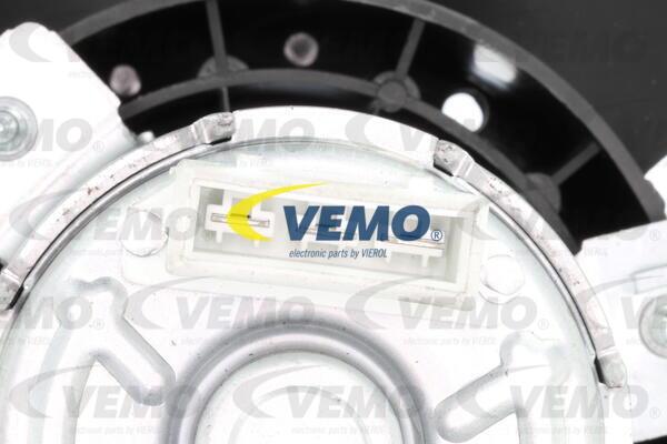 Vemo V15-01-1812 - Вентилятор, охлаждение двигателя autodnr.net