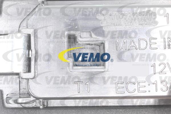 Vemo V20-84-0013 - Фонарь освещения номерного знака avtokuzovplus.com.ua