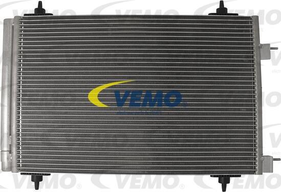 Vemo V22-62-0010 - Конденсатор, кондиціонер autocars.com.ua