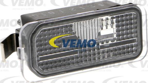 Vemo V25-84-0003 - Ліхтар освітлення номерного знака autocars.com.ua