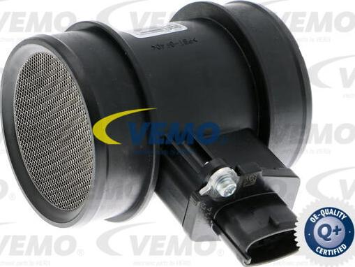 Vemo V40-72-0486 - Датчик потоку, маси повітря autocars.com.ua