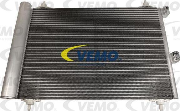 Vemo V42-62-0006 - Конденсатор, кондиціонер autocars.com.ua